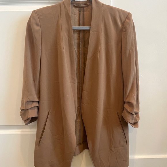 Aritzia Power Blazer - Picture 5 of 9